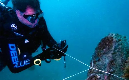 Wreck Diver training with a reel